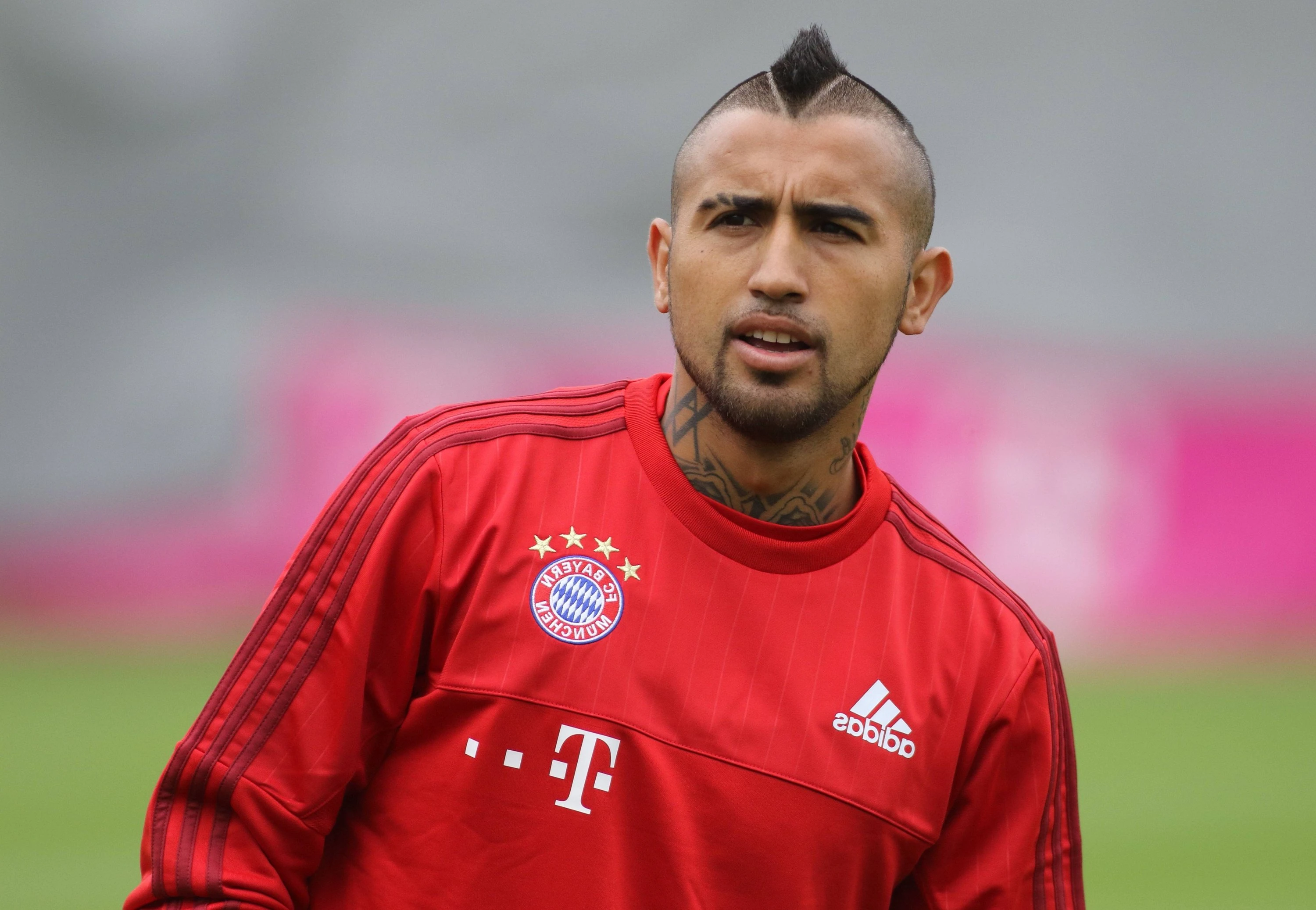Arturo Vidal dirigiendo el juego