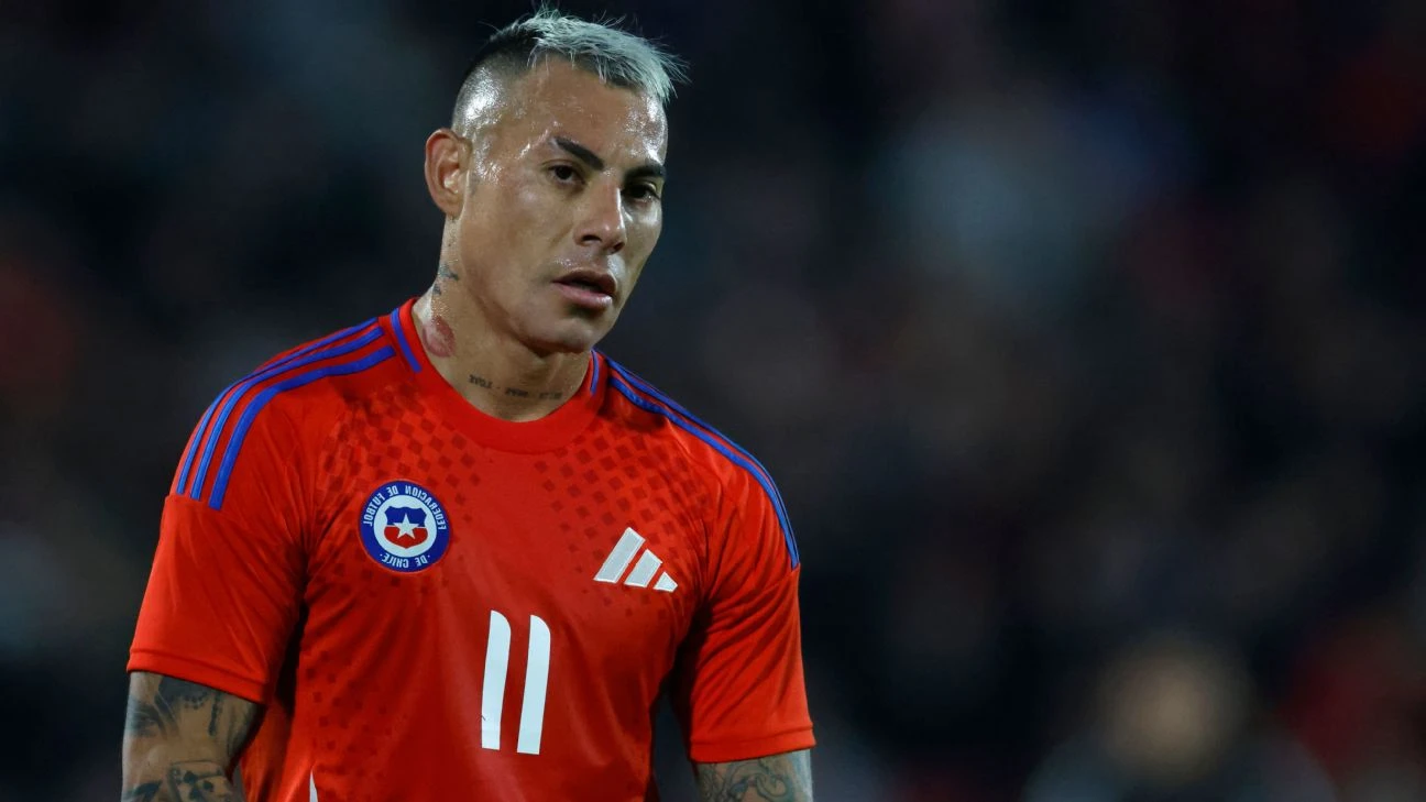 Eduardo Vargas con la camiseta de Universidad Católica